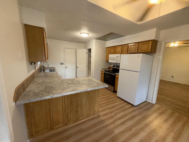 3372 S Western Avenue, Springfield, MO 65807