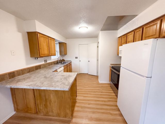 3372 S Western Avenue, Springfield, MO 65807