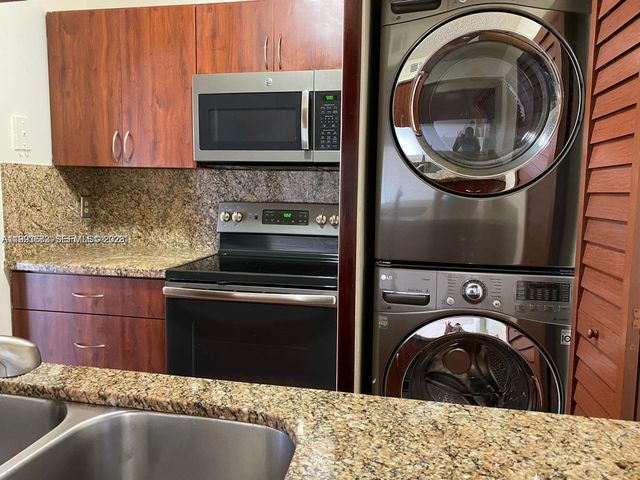 8713 SW 5th St 104, Pembroke Pines, FL 33025