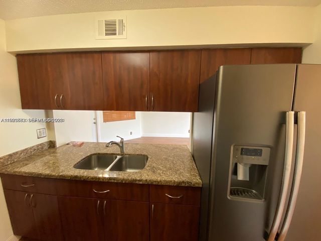 8713 SW 5th St 104, Pembroke Pines, FL 33025