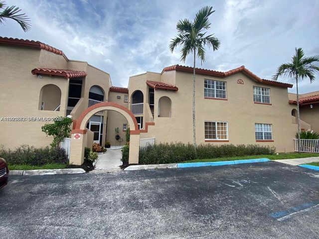 8713 SW 5th St 104, Pembroke Pines, FL 33025