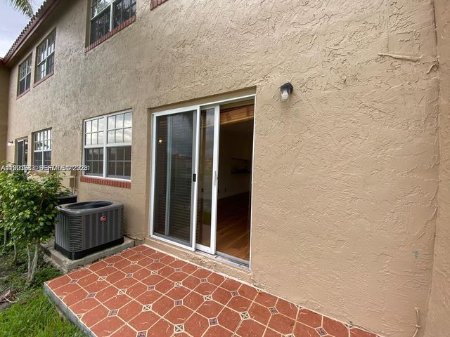 8713 SW 5th St 104, Pembroke Pines, FL 33025