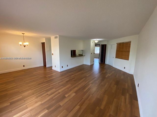 8713 SW 5th St 104, Pembroke Pines, FL 33025