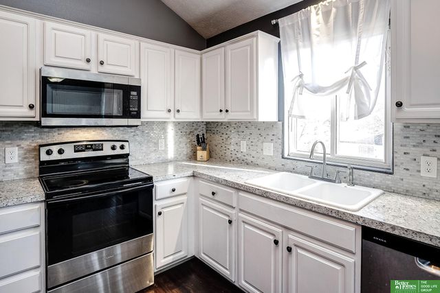 6703 N 110th Avenue, Omaha, NE 68164