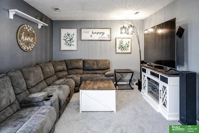 6703 N 110th Avenue, Omaha, NE 68164