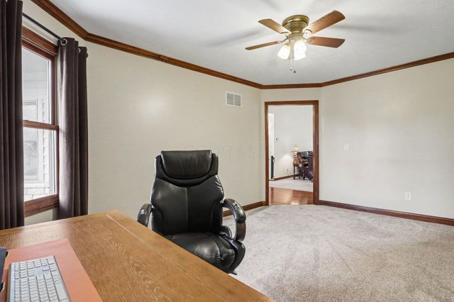 42 Millstone Circle, Pataskala, OH 43062