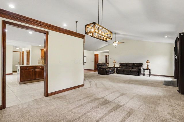 42 Millstone Circle, Pataskala, OH 43062