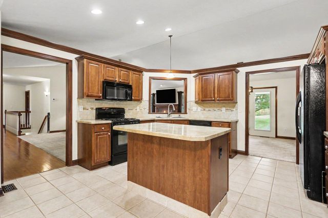 42 Millstone Circle, Pataskala, OH 43062