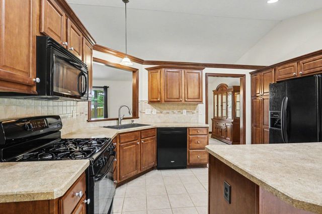 42 Millstone Circle, Pataskala, OH 43062