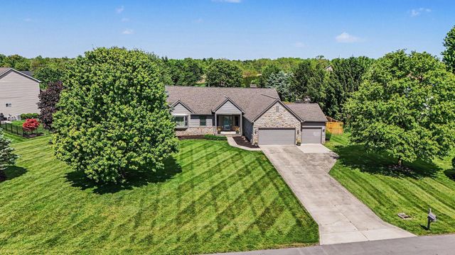 42 Millstone Circle, Pataskala, OH 43062