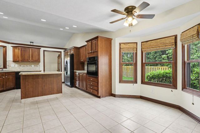 42 Millstone Circle, Pataskala, OH 43062