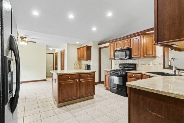 42 Millstone Circle, Pataskala, OH 43062