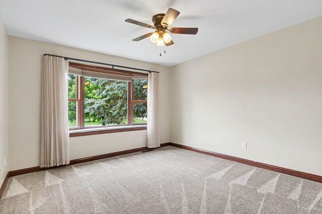 42 Millstone Circle, Pataskala, OH 43062