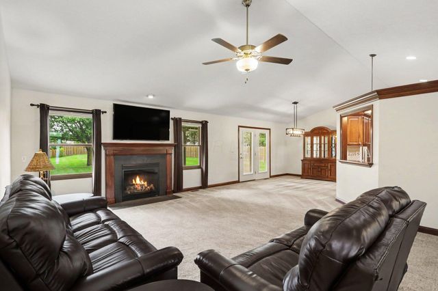 42 Millstone Circle, Pataskala, OH 43062