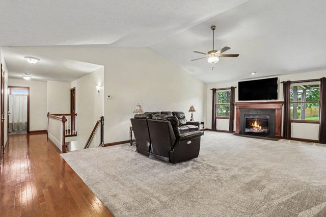 42 Millstone Circle, Pataskala, OH 43062