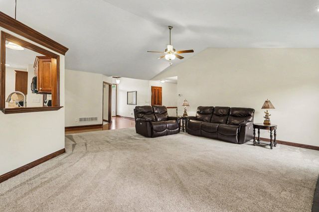 42 Millstone Circle, Pataskala, OH 43062