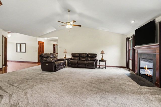 42 Millstone Circle, Pataskala, OH 43062