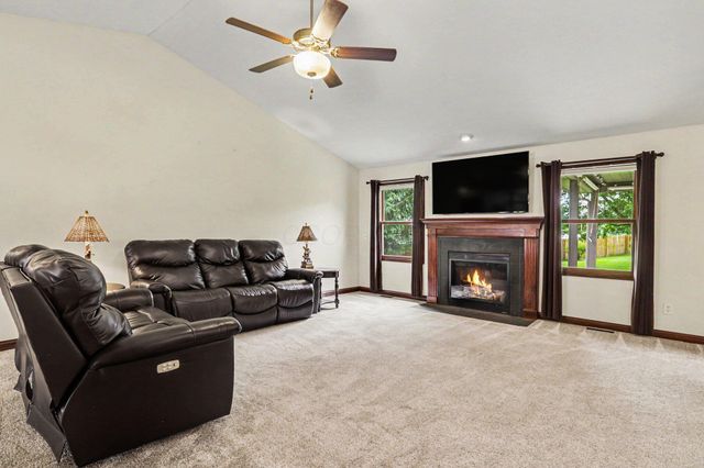 42 Millstone Circle, Pataskala, OH 43062