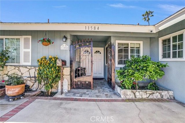 11584 Rosemary Avenue, Fountain Valley, CA 92708