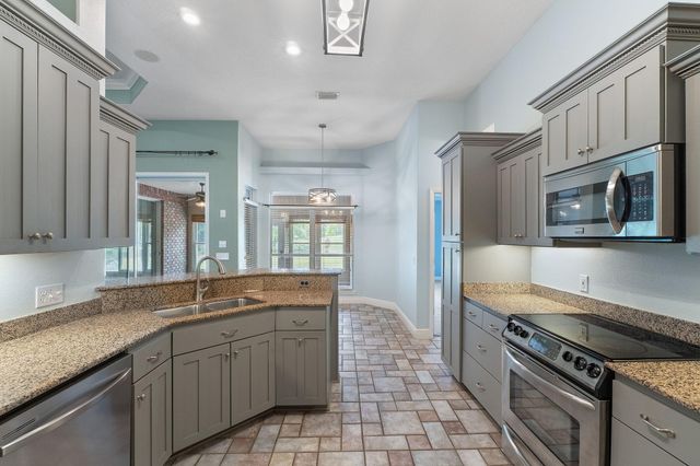 7008 Turnberry Circle, Navarre, FL 32566