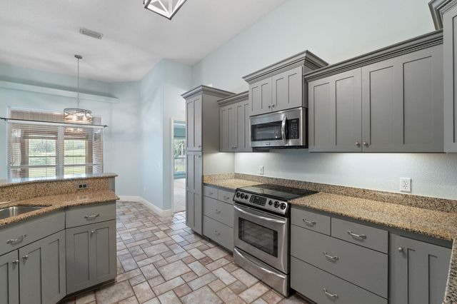 7008 Turnberry Circle, Navarre, FL 32566