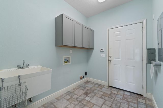 7008 Turnberry Circle, Navarre, FL 32566