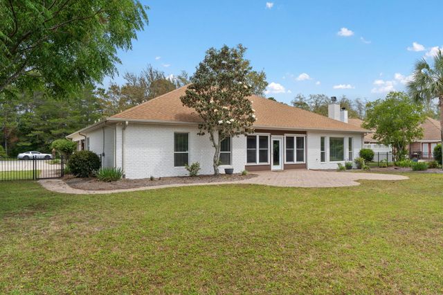 7008 Turnberry Circle, Navarre, FL 32566