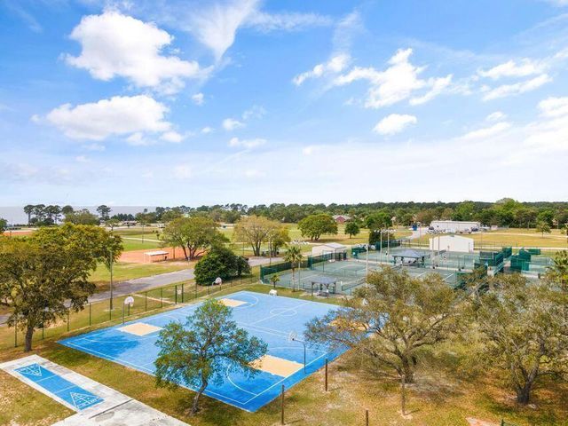 7008 Turnberry Circle, Navarre, FL 32566