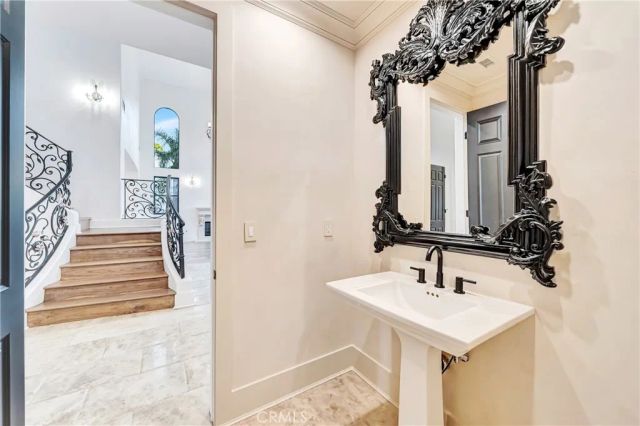 4165 Elm View Drive, Encino, CA 91316