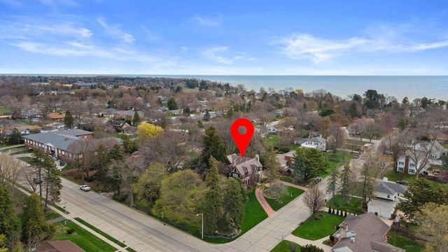 312 N Vincennes CIRCLE, Racine, WI 53402