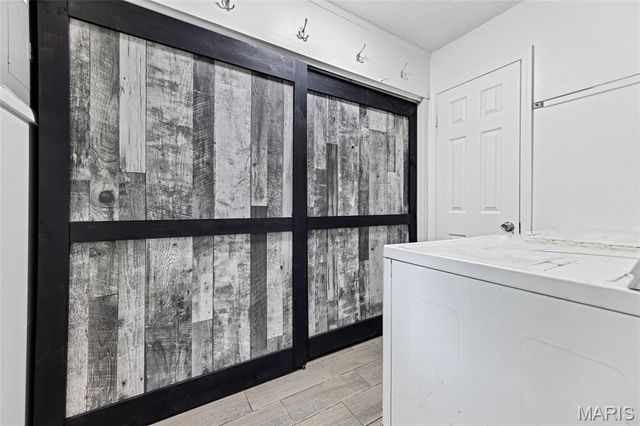 12157 Parkwood Place, Maryland Heights, MO 63043