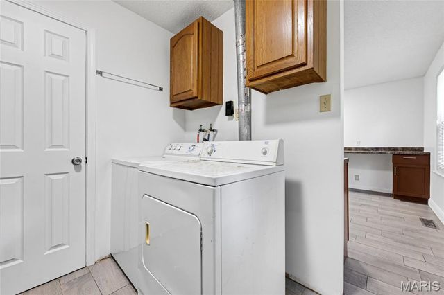 12157 Parkwood Place, Maryland Heights, MO 63043