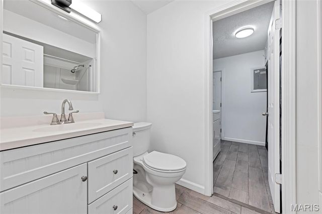 12157 Parkwood Place, Maryland Heights, MO 63043