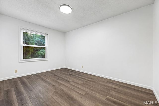 12157 Parkwood Place, Maryland Heights, MO 63043