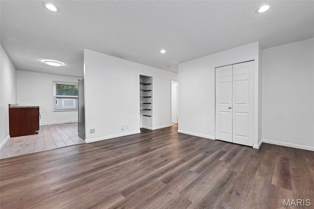 12157 Parkwood Place, Maryland Heights, MO 63043