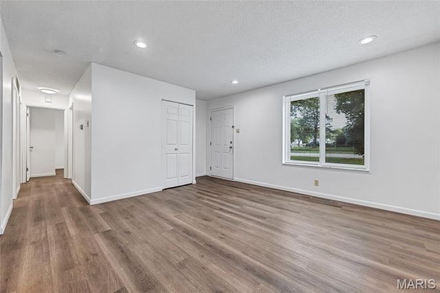 12157 Parkwood Place, Maryland Heights, MO 63043