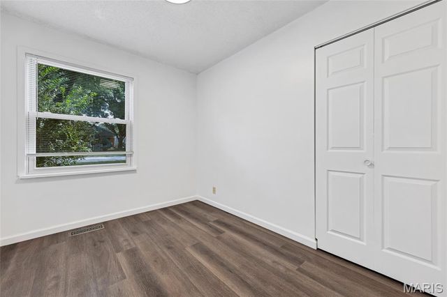 12157 Parkwood Place, Maryland Heights, MO 63043