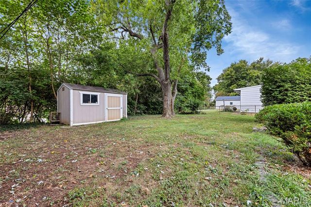 12157 Parkwood Place, Maryland Heights, MO 63043