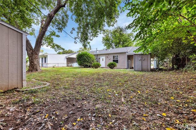 12157 Parkwood Place, Maryland Heights, MO 63043