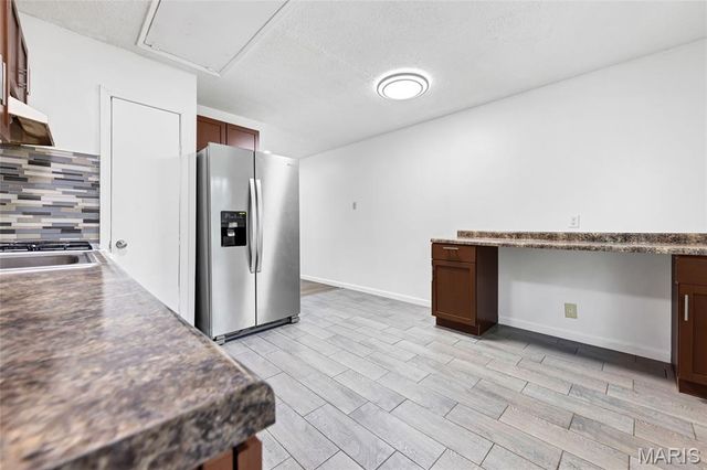 12157 Parkwood Place, Maryland Heights, MO 63043