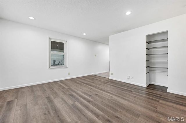 12157 Parkwood Place, Maryland Heights, MO 63043