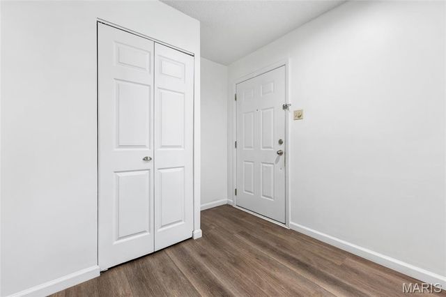 12157 Parkwood Place, Maryland Heights, MO 63043