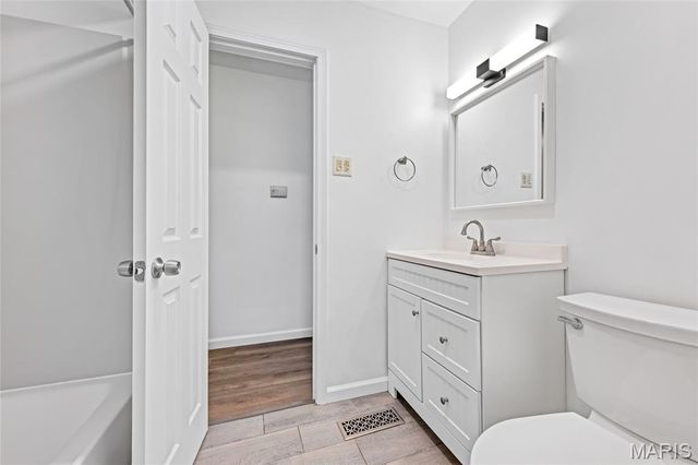 12157 Parkwood Place, Maryland Heights, MO 63043