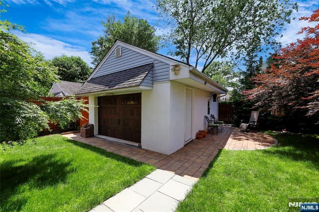 320 Hayward Place, Wallington, NJ 07057