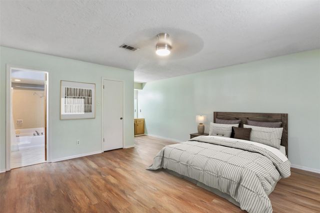 10775 Royal Forest Drive, Conroe, TX 77303