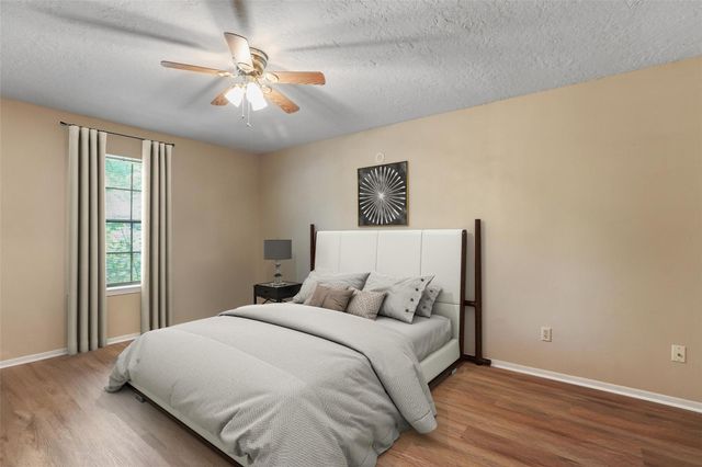 10775 Royal Forest Drive, Conroe, TX 77303