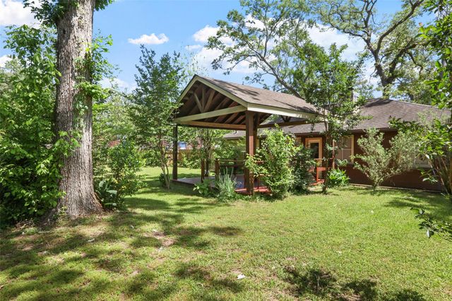 10775 Royal Forest Drive, Conroe, TX 77303