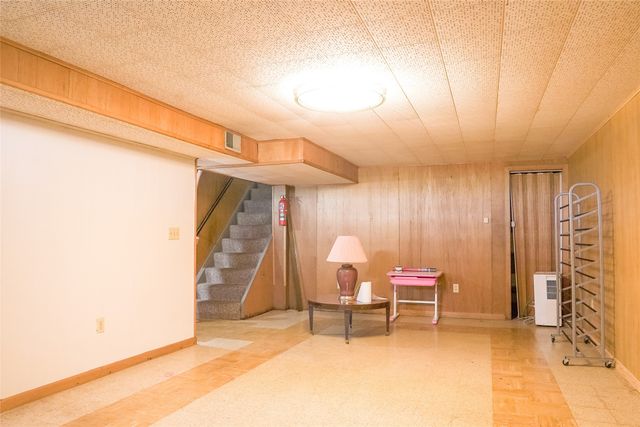 3827 BURTON Avenue, Erie, PA 16504