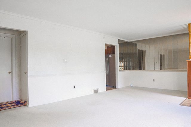 3827 BURTON Avenue, Erie, PA 16504