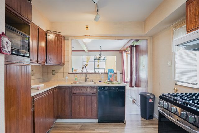 3827 BURTON Avenue, Erie, PA 16504